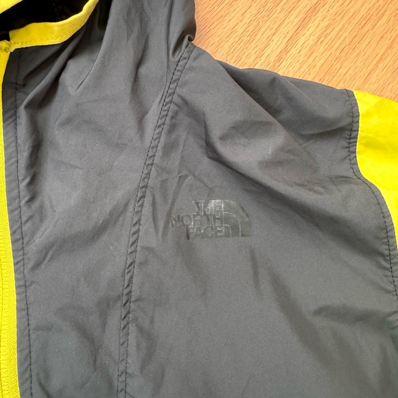 North face women’s small wind jacket - Picture 2 of 3
